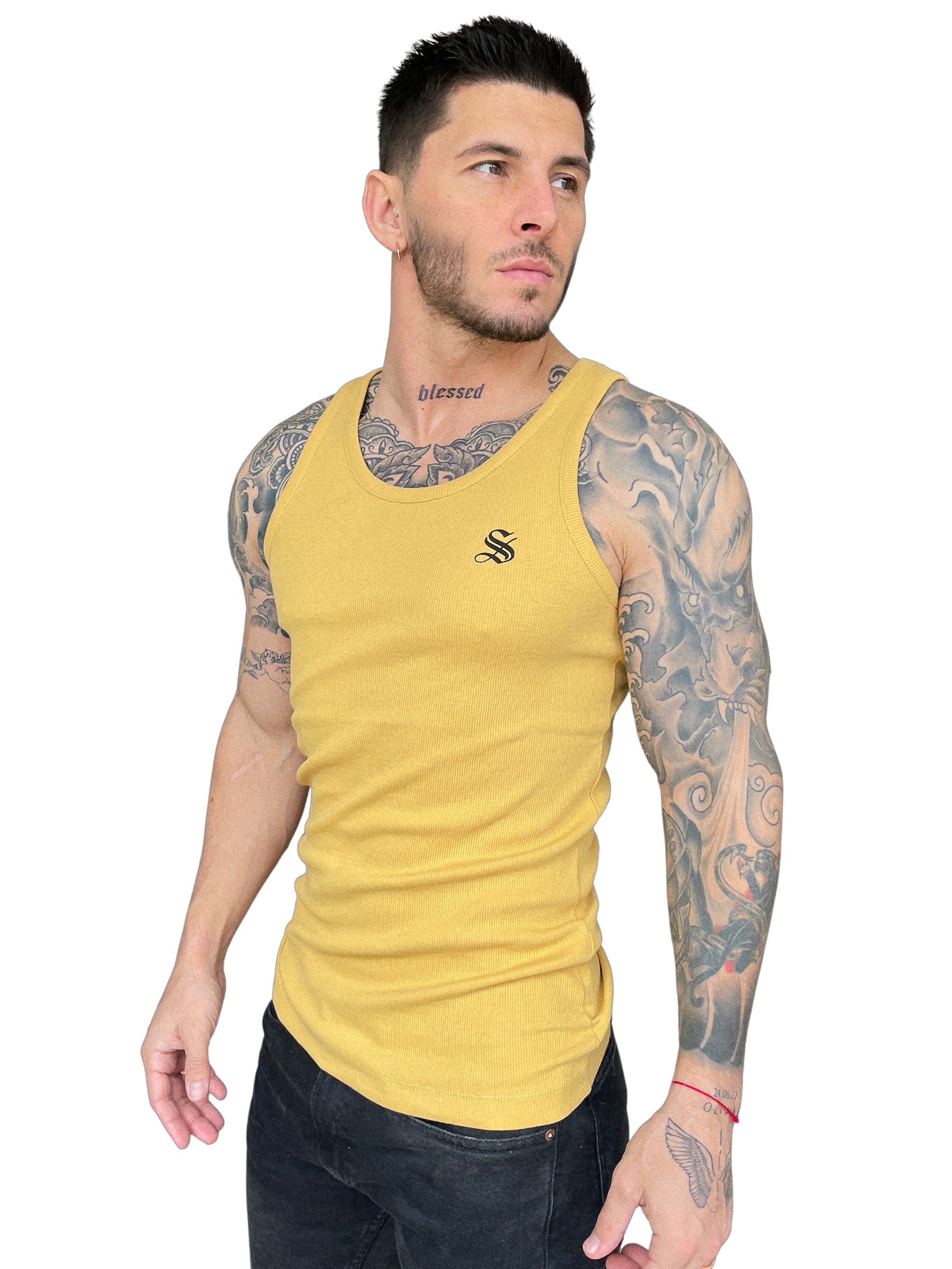 Feet Finder: Comedy Gold In A Tank Top! - q2vsvdz